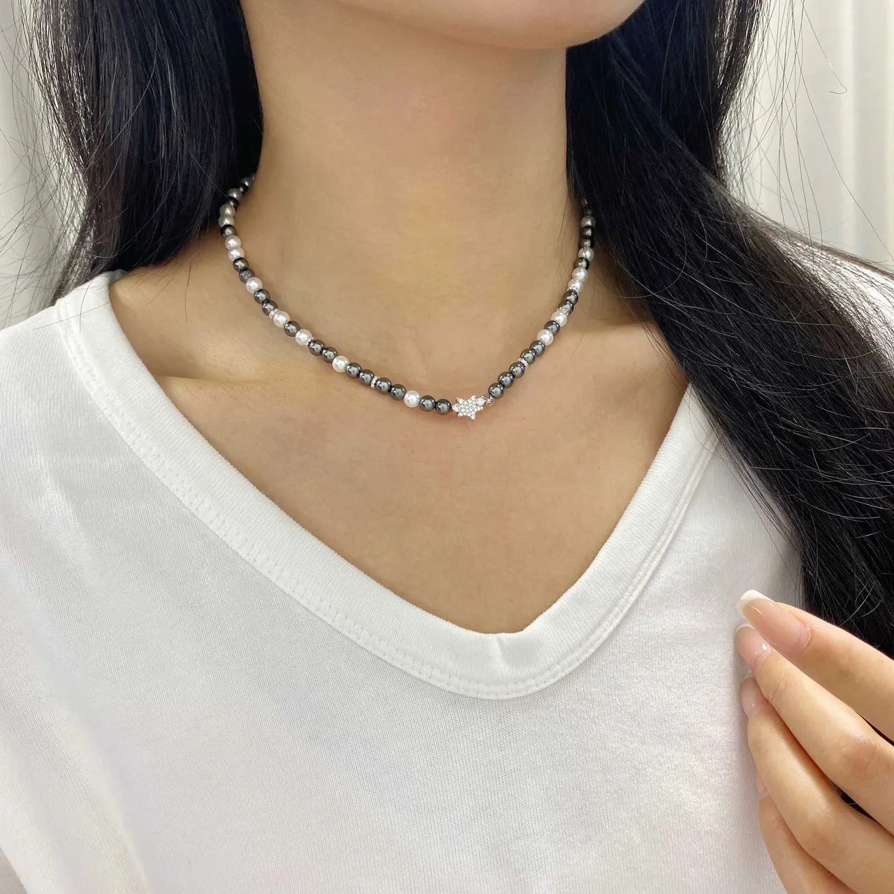 HEFANG Gray White Alternating Pearl Strand Star-Shaped Crystal Charm Necklace 2