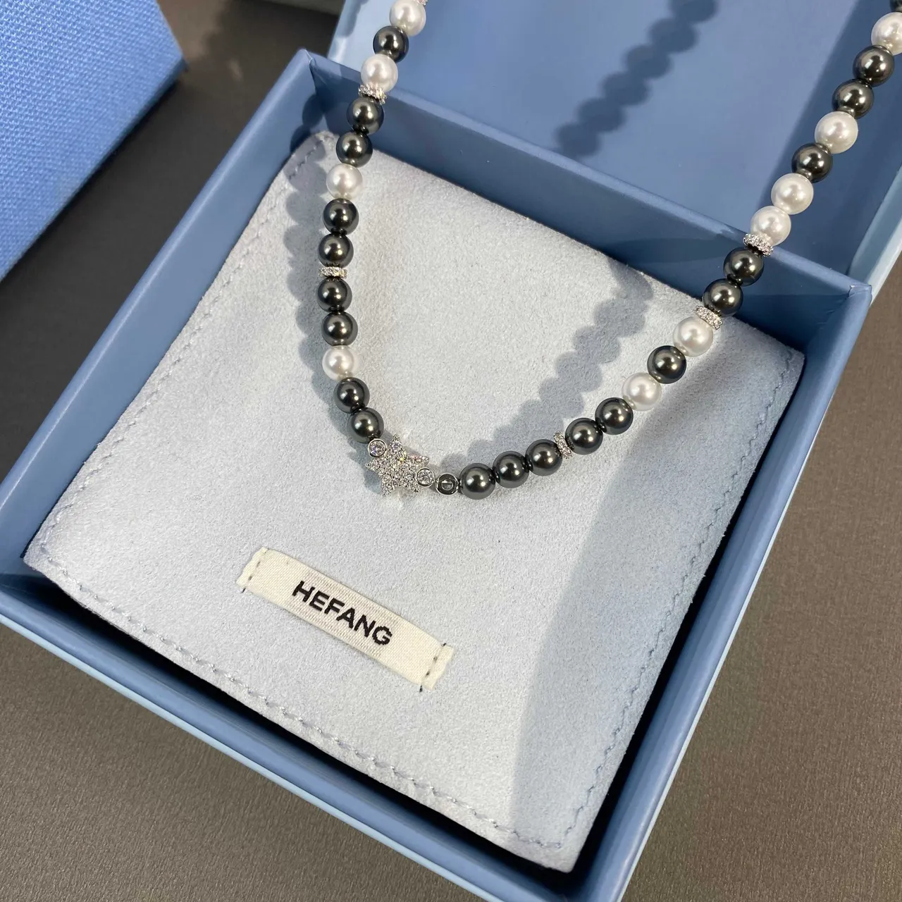 HEFANG Gray White Alternating Pearl Strand Star-Shaped Crystal Charm Necklace 5