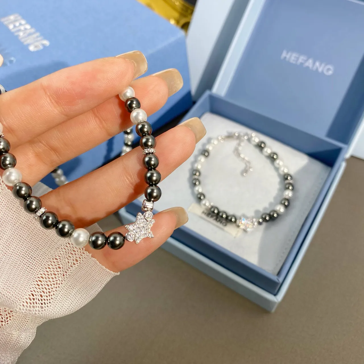 HEFANG Gray White Alternating Pearl Strand Star-Shaped Crystal Charm Necklace 6