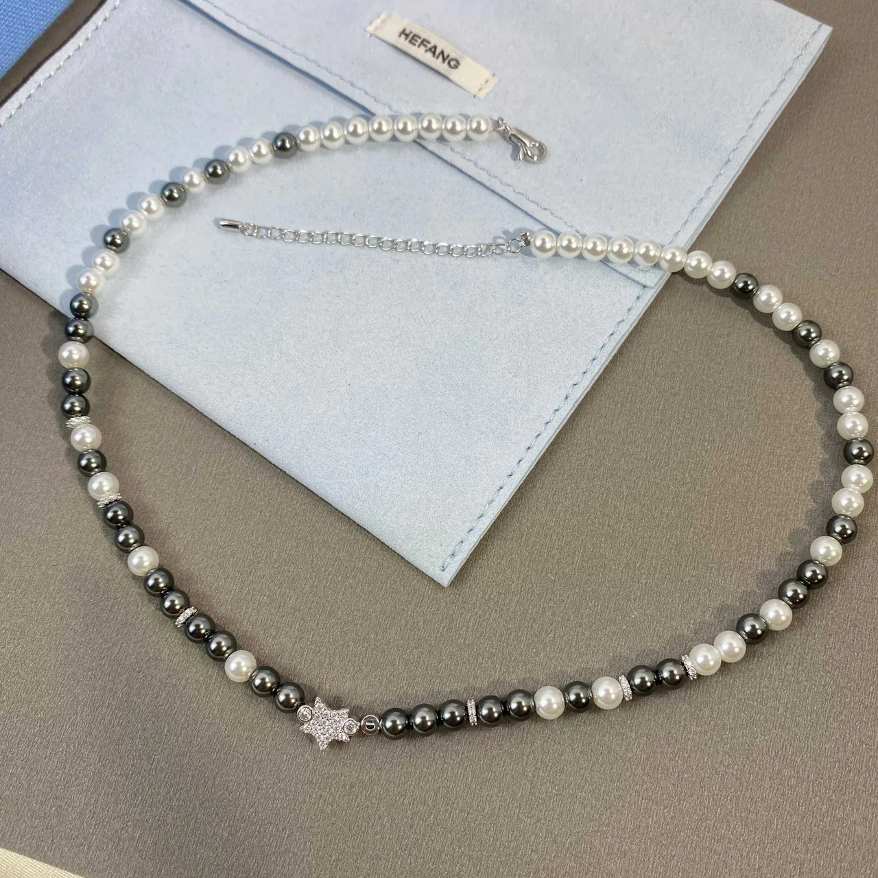 HEFANG Gray White Alternating Pearl Strand Star-Shaped Crystal Charm Necklace 8