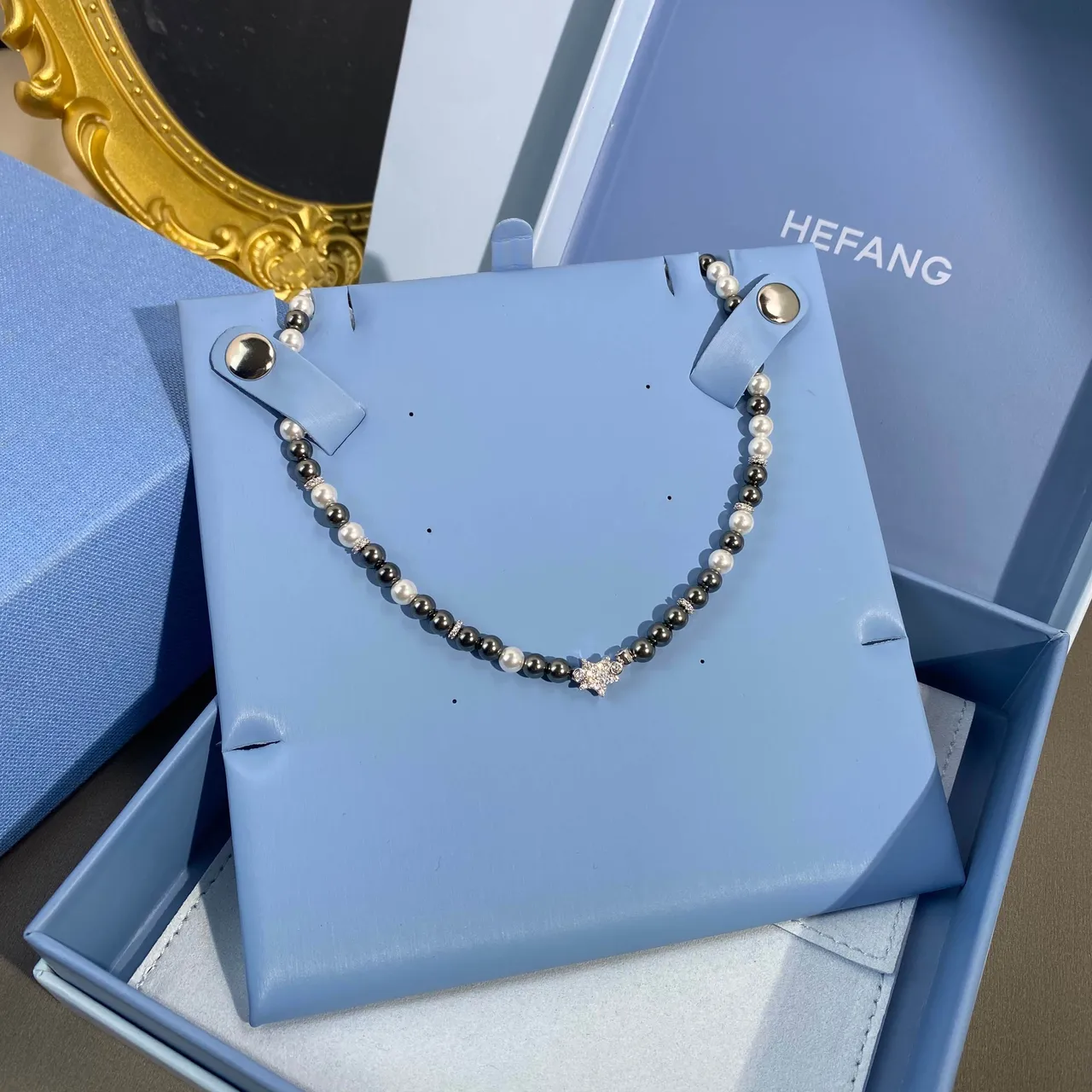 HEFANG Gray White Alternating Pearl Strand Star-Shaped Crystal Charm Necklace 9