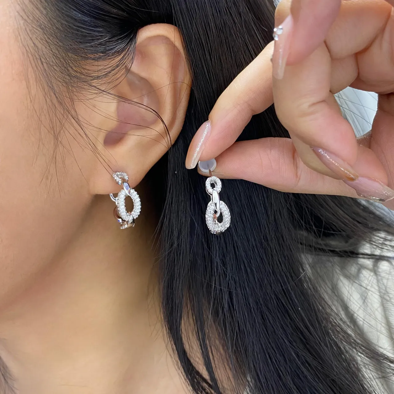 HEFANG Linked Oval Pavé Hoop Earrings 3