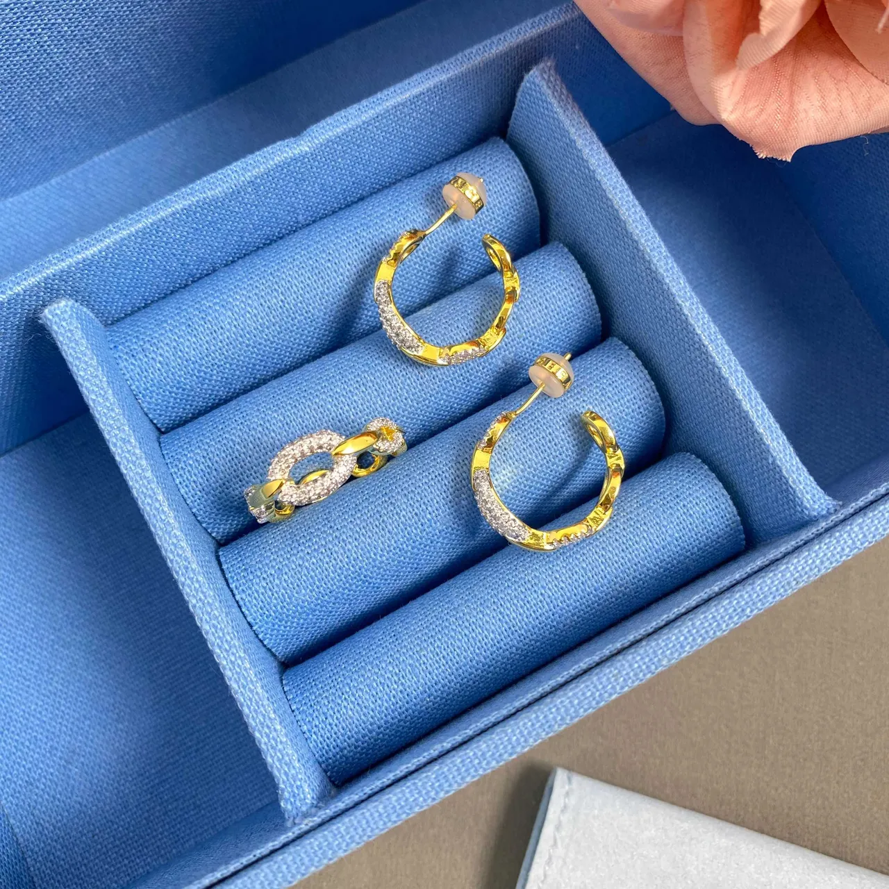 HEFANG Linked Oval Pavé Hoop Earrings 7