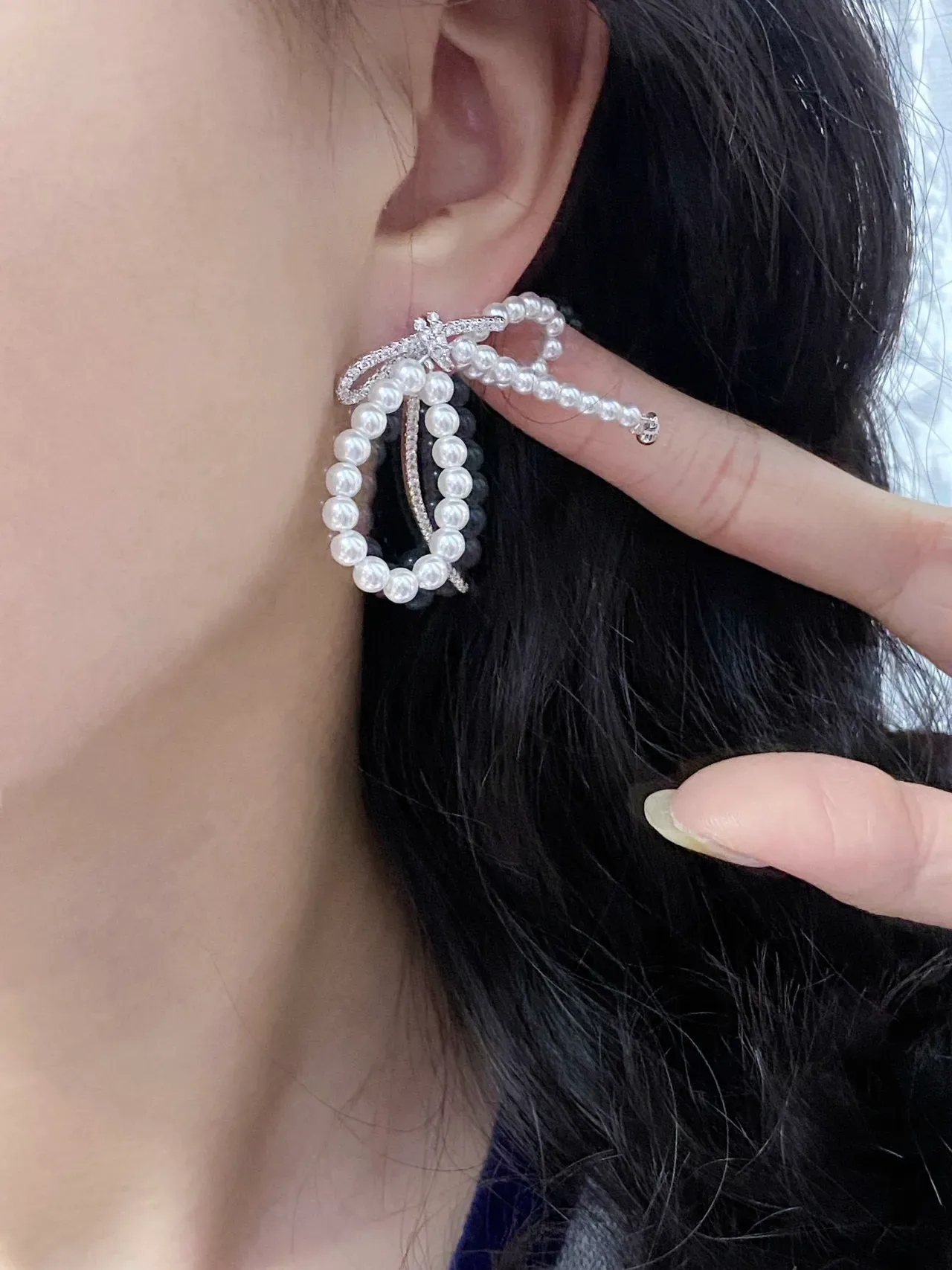 HEFANG Pearl Bow Crystal Asymmetrical Drop Earrings 3