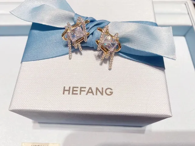 HEFANG Star Motif Gold-Tone Crystal Dangle Earrings 6