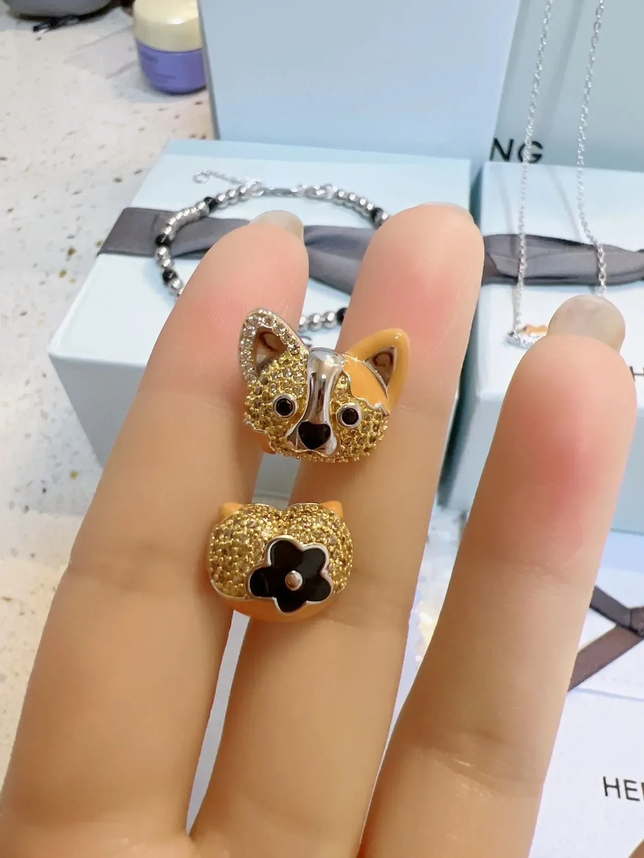 HEFANG Yellow Black Animal Motif Enamel Detailing Bracelet 4