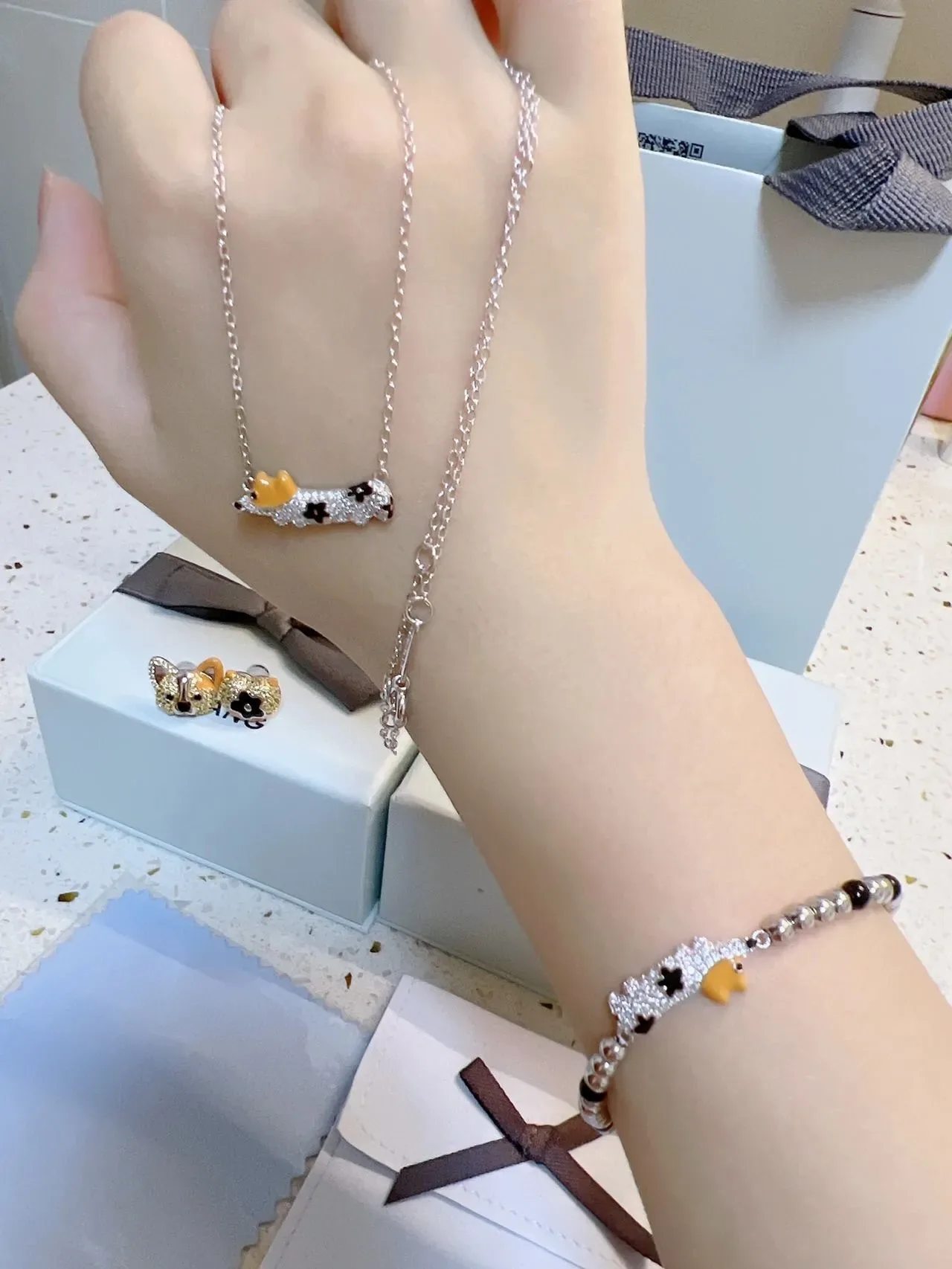 HEFANG Yellow Black Animal Motif Enamel Detailing Bracelet 5