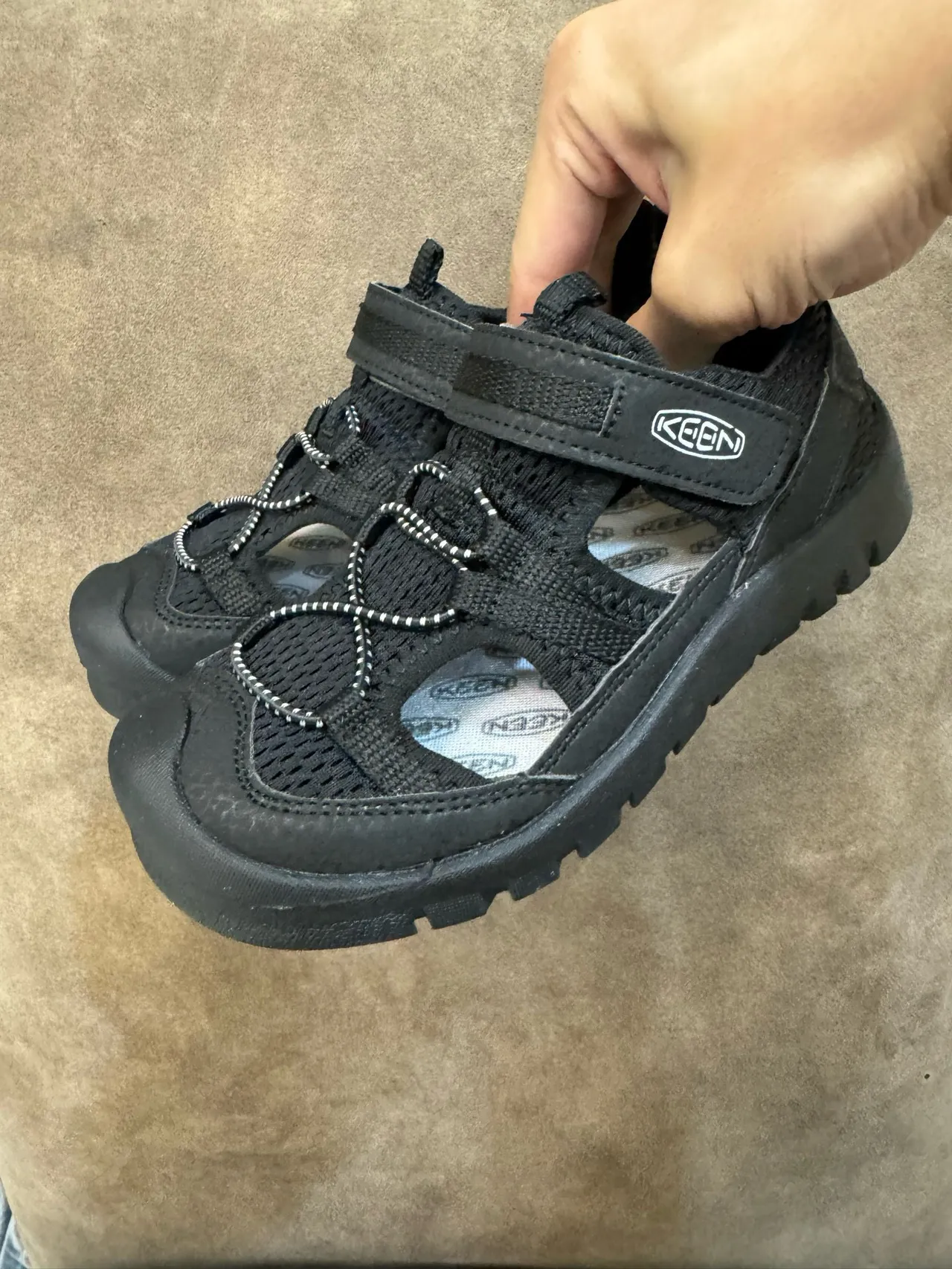 KEEN Black Beige Closed-Toe Hook-and-Loop Strap Casual Sandals 22