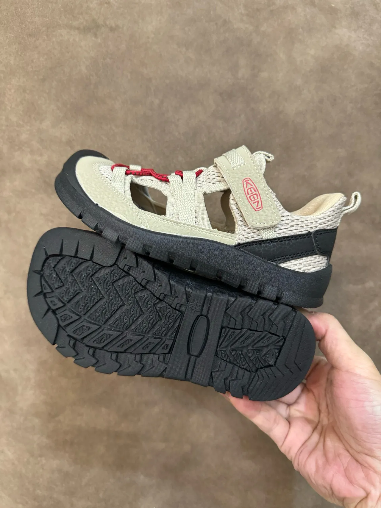 KEEN Black Beige Closed-Toe Hook-and-Loop Strap Casual Sandals 17