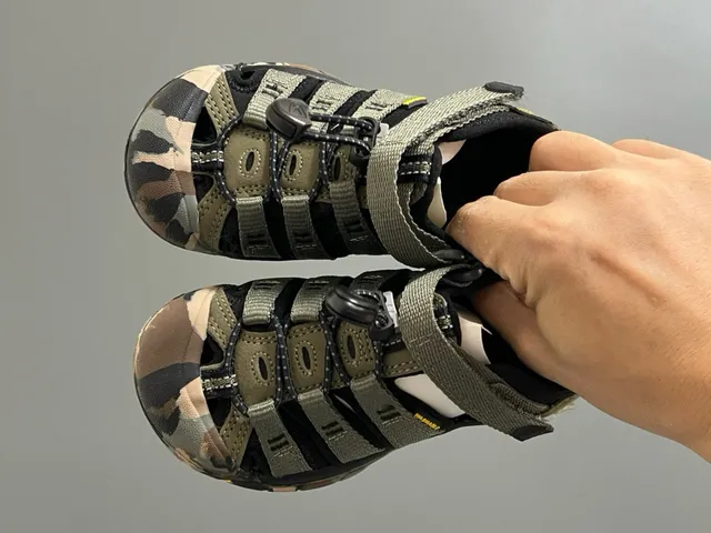 KEEN Green Black Multi-Strap Toe-Bumper Casual Sandals 15