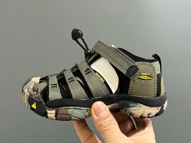 KEEN Green Black Multi-Strap Toe-Bumper Casual Sandals 16