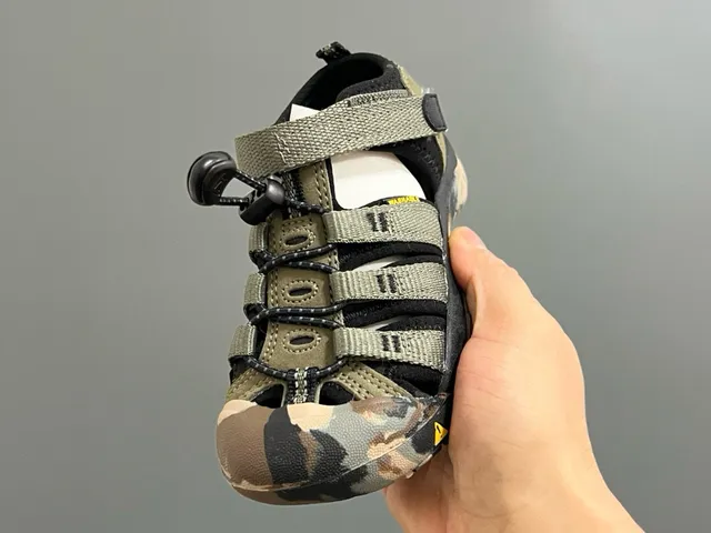 KEEN Green Black Multi-Strap Toe-Bumper Casual Sandals 17