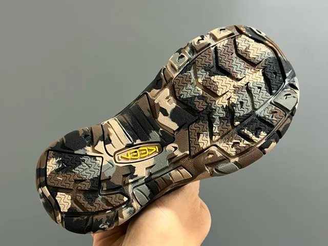 KEEN Green Black Multi-Strap Toe-Bumper Casual Sandals 19