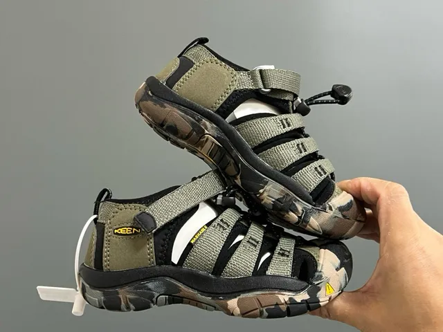 KEEN Green Black Multi-Strap Toe-Bumper Casual Sandals 22