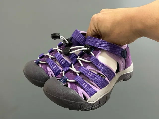 KEEN Green Black Multi-Strap Toe-Bumper Casual Sandals 24
