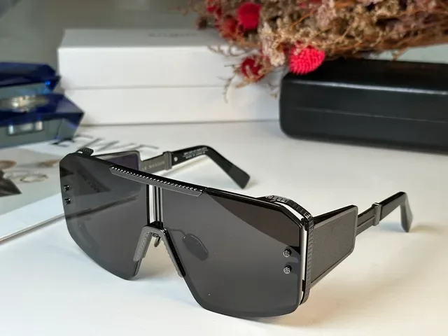 LE MASQUE Shield-Style Oversized Riveted Sunglasses 8