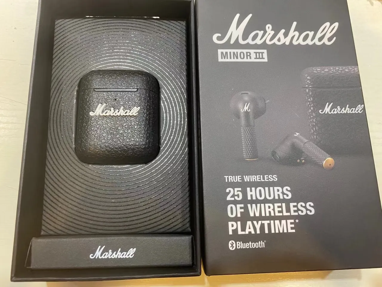Marshall Negro Blanco Tallos Texturizados Logotipo Cursivo TWS Auriculares 6
