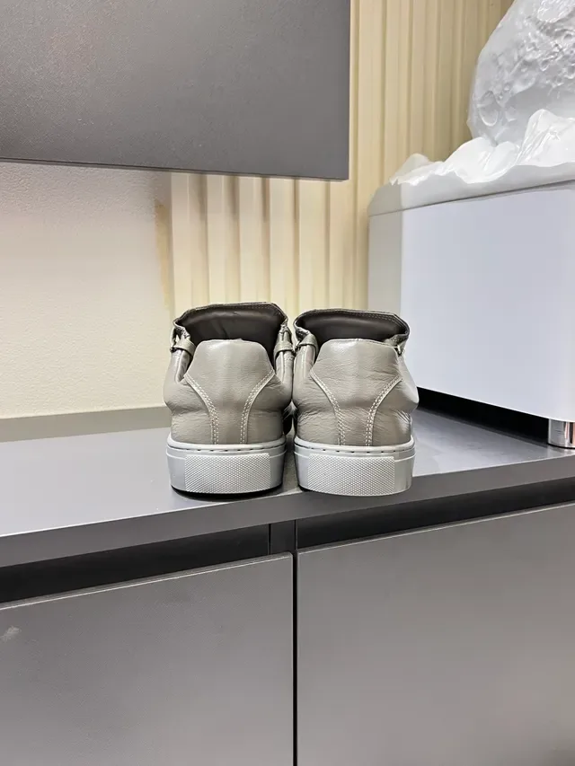 Monochromatic Gray Leather-Textured Low-Top Lace-Up Sneakers 2