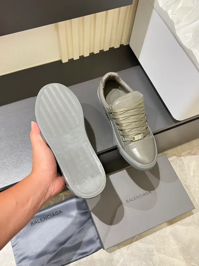 Monochromatic Gray Leather-Textured Low-Top Lace-Up Sneakers 3