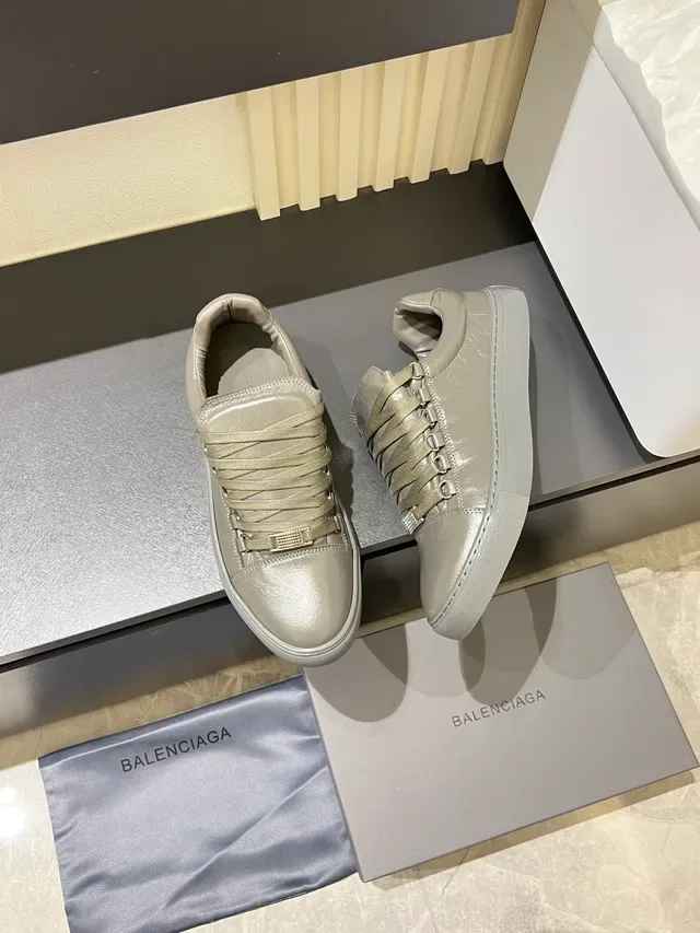 Monochromatic Gray Leather-Textured Low-Top Lace-Up Sneakers 4