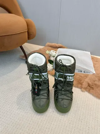 Moon Boot Classic Olive Green Insulated Snow Boots 8