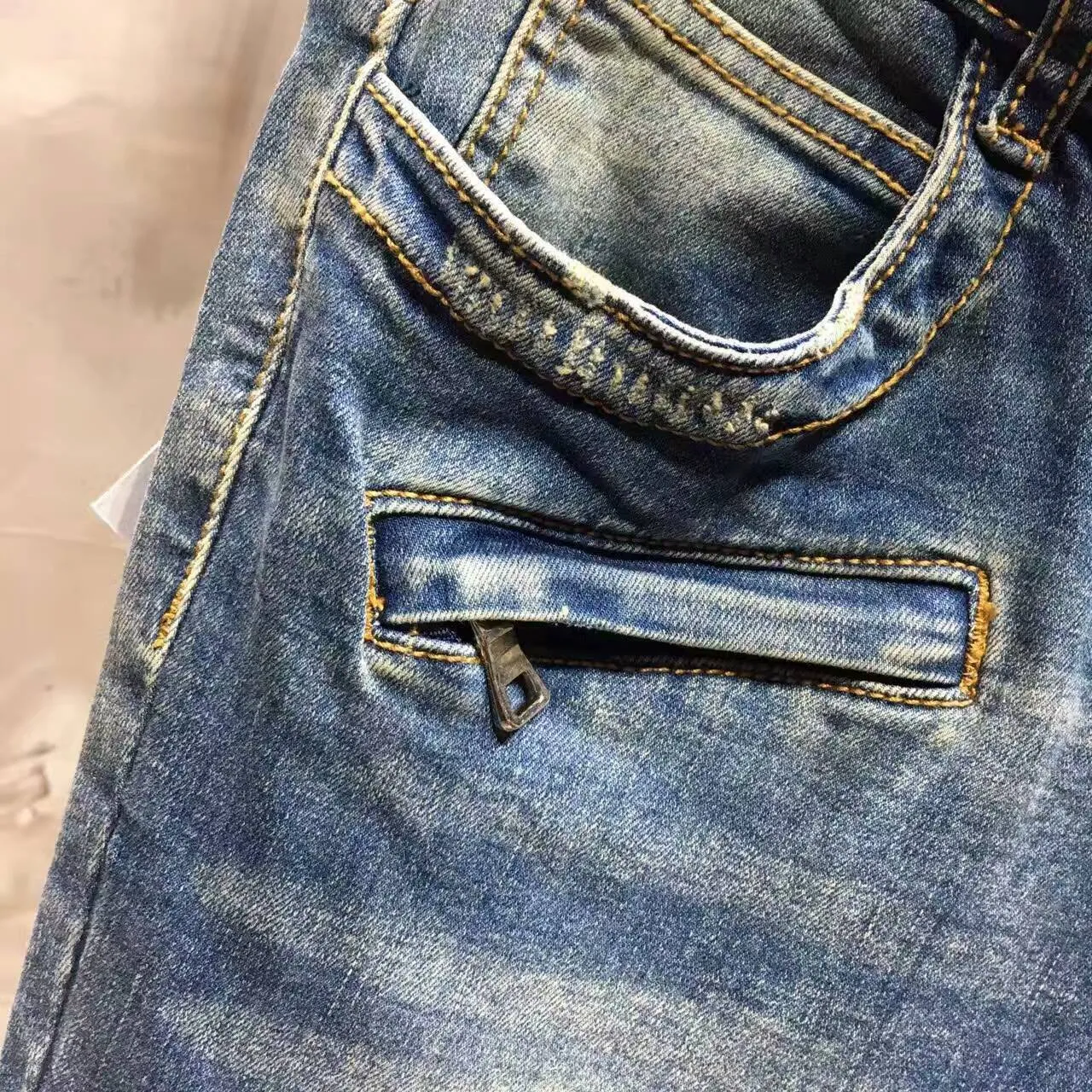 Jean Moto-Panelled Distressed Bleu en Denim 10
