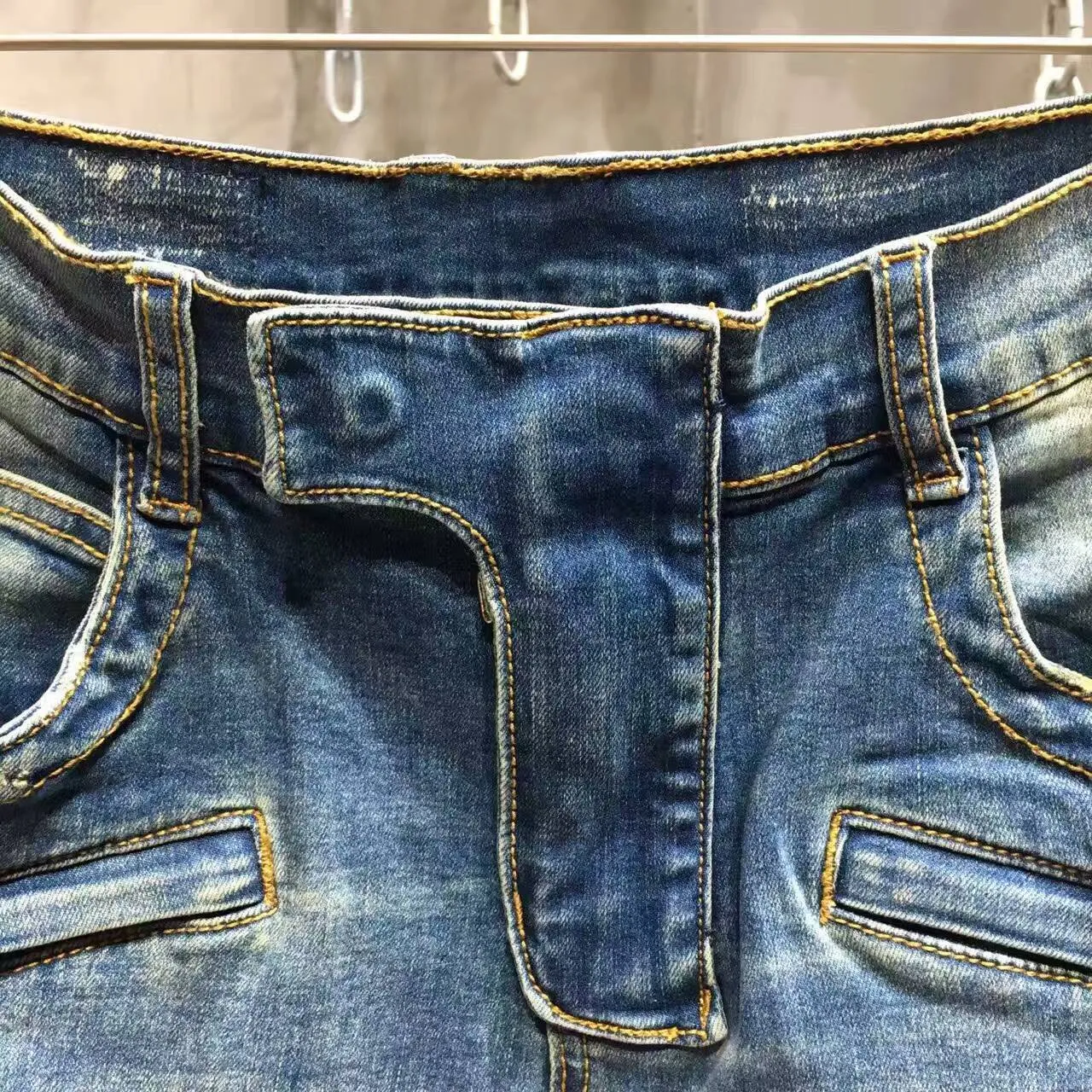 Jean Moto-Panelled Distressed Bleu en Denim 11
