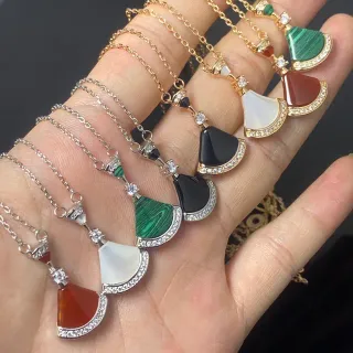 多色扇形石坠 Pavé 水晶边框项链
