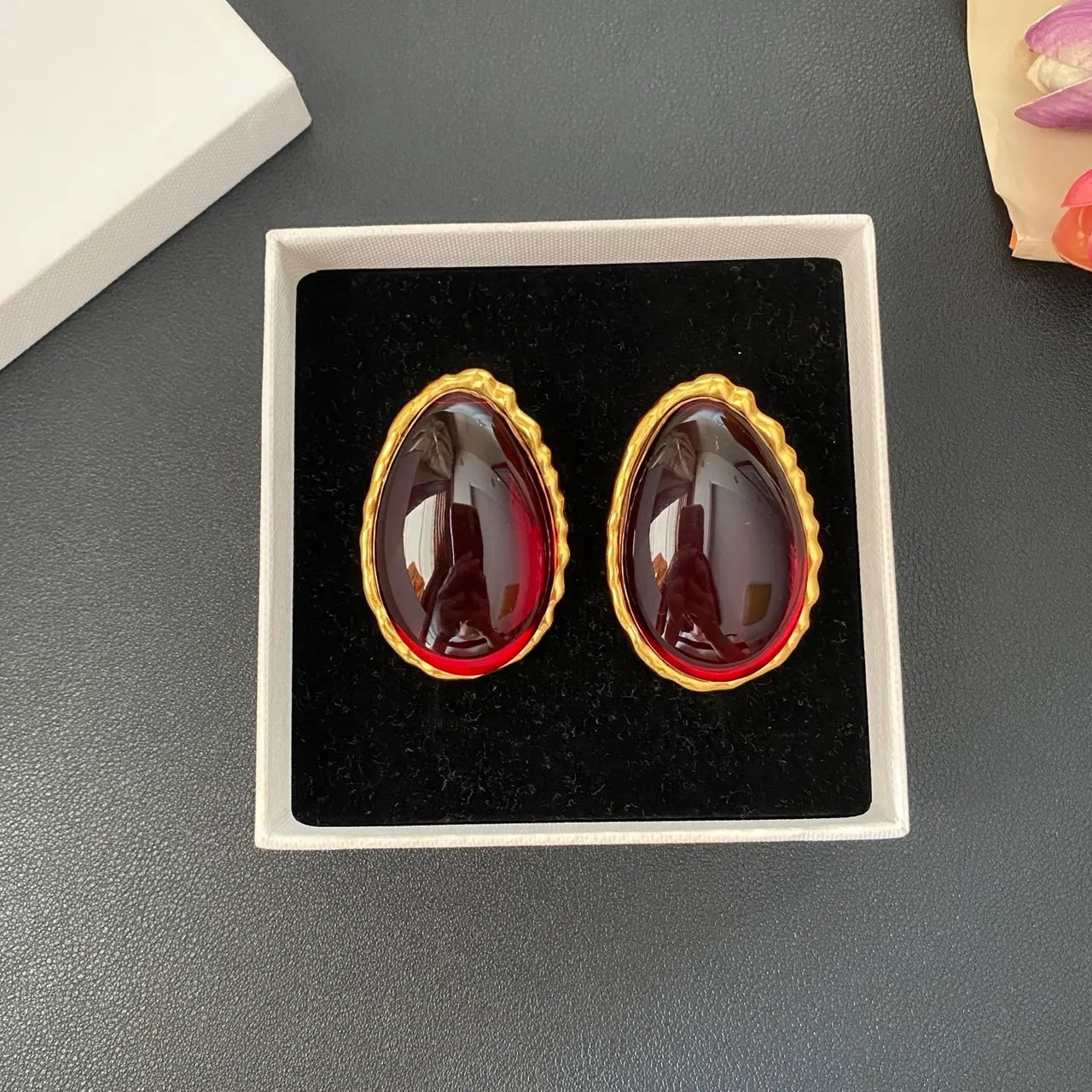 Multicolor Gold Oval Cabochon Scalloped Bezel Brooch 5