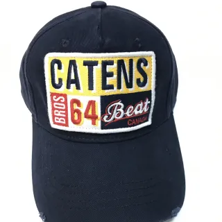 Gorra de béisbol con parche bordado en azul marino