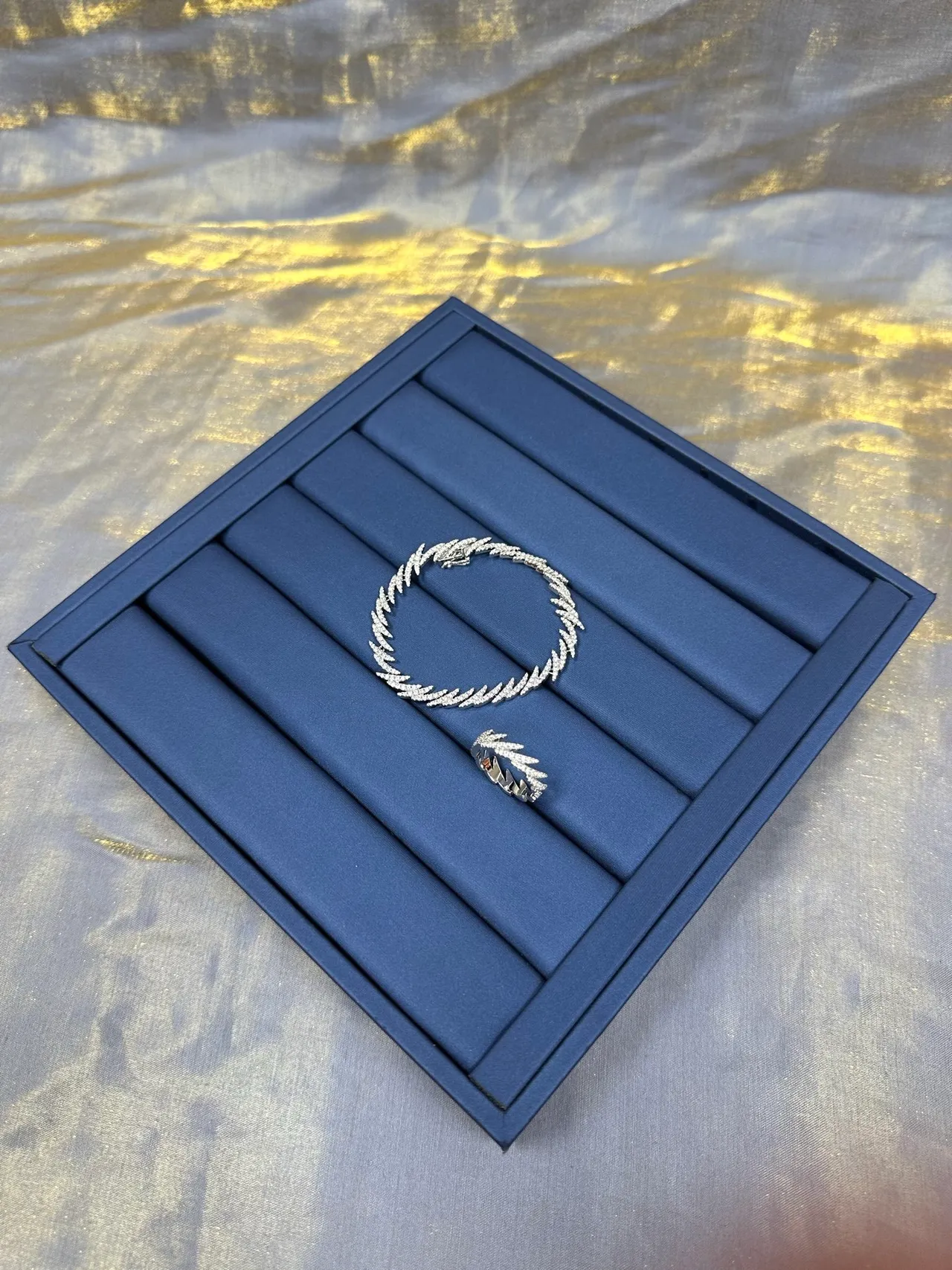 Navy Silver Pavé-Set Zigzag-Link Bracelet 8