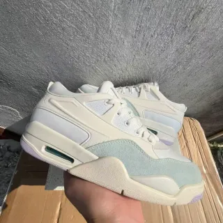Off-White حذاء رياضي أنيق بألوان كريم وأخضر نعناع