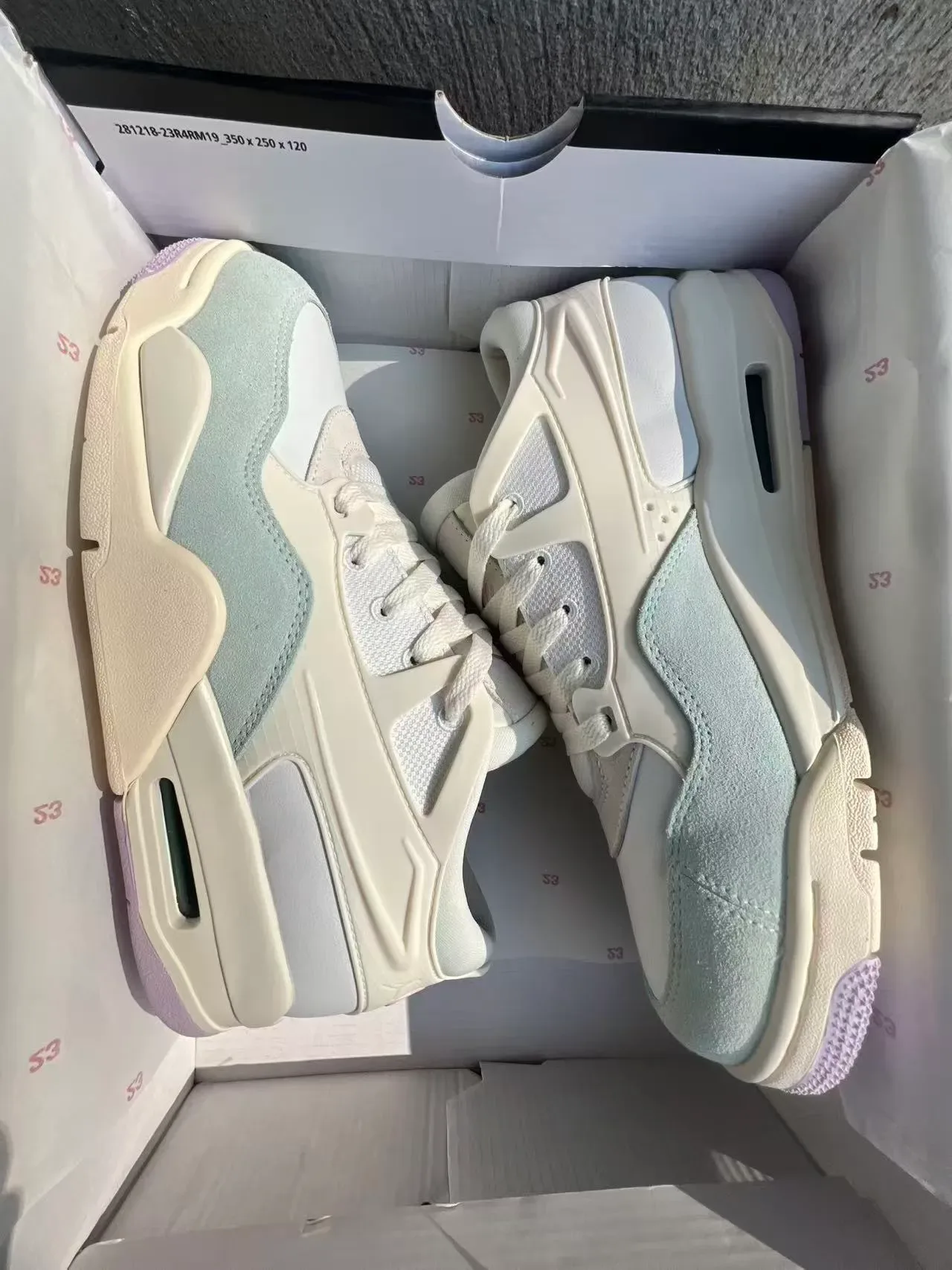 Off-White Cream and Mint Green Lifestyle Sneakers 9