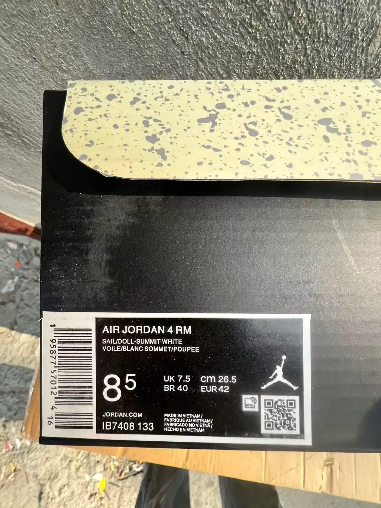 Off-White Cream and Mint Green Lifestyle Sneakers 10