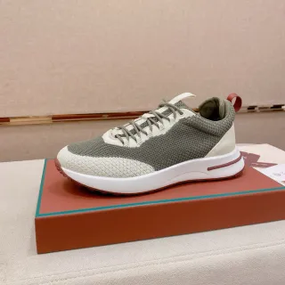 Zapatilla lifestyle en oliva gris y off-white con malla knit-mesh