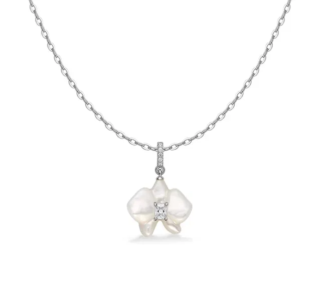 Orchid-Shaped Baroque Pearl and Princess-Cut Diamond Stud Earrings 5