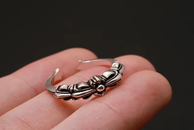 Ornate Floral Scrollwork Silver-Tone Open Band Ring 7