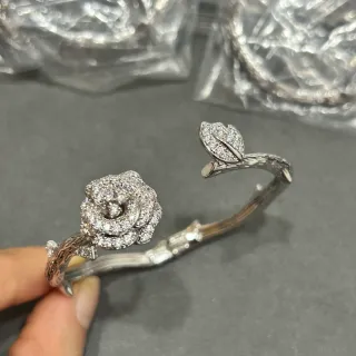 Pulsera Abierta de Motivo con Rosa y Hoja