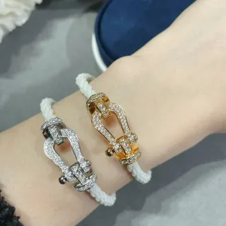 सफेद रस्सी कंगन Pavé-Set Horseshoe-Clasp
