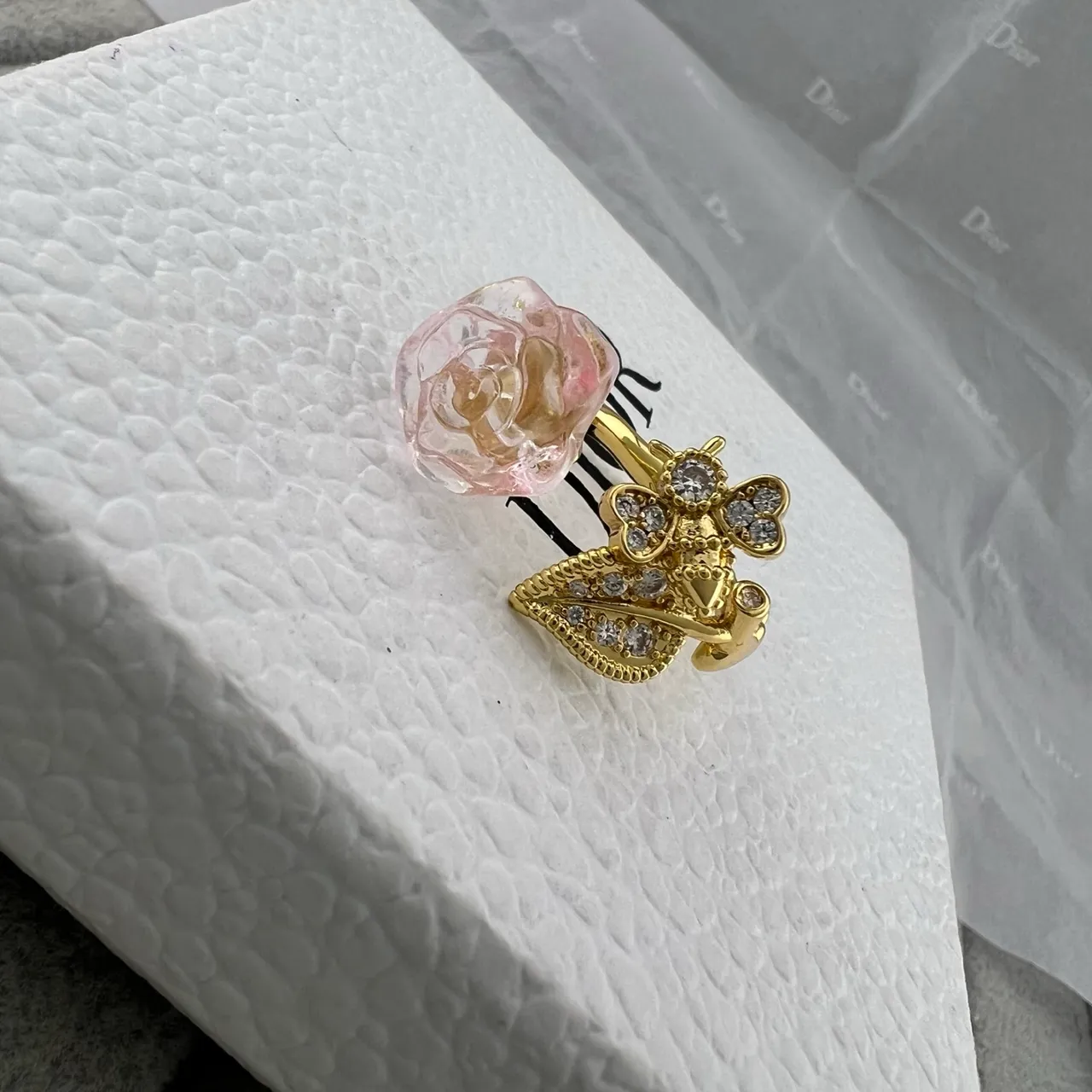 Pink Gold Rose-Shaped Cabochon Butterfly Motif Earrings 3