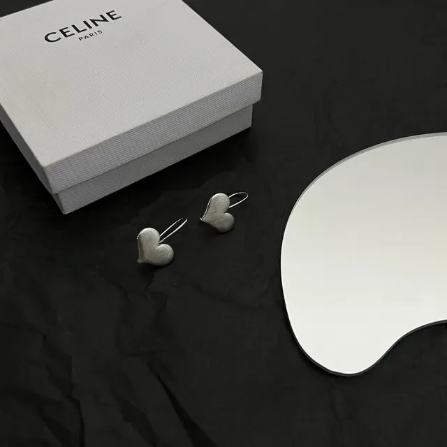 Polished Silver Heart-Shaped Wire Hook Earrings 3
