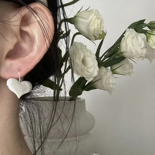Polished Silver Heart-Shaped Wire Hook Earrings 6