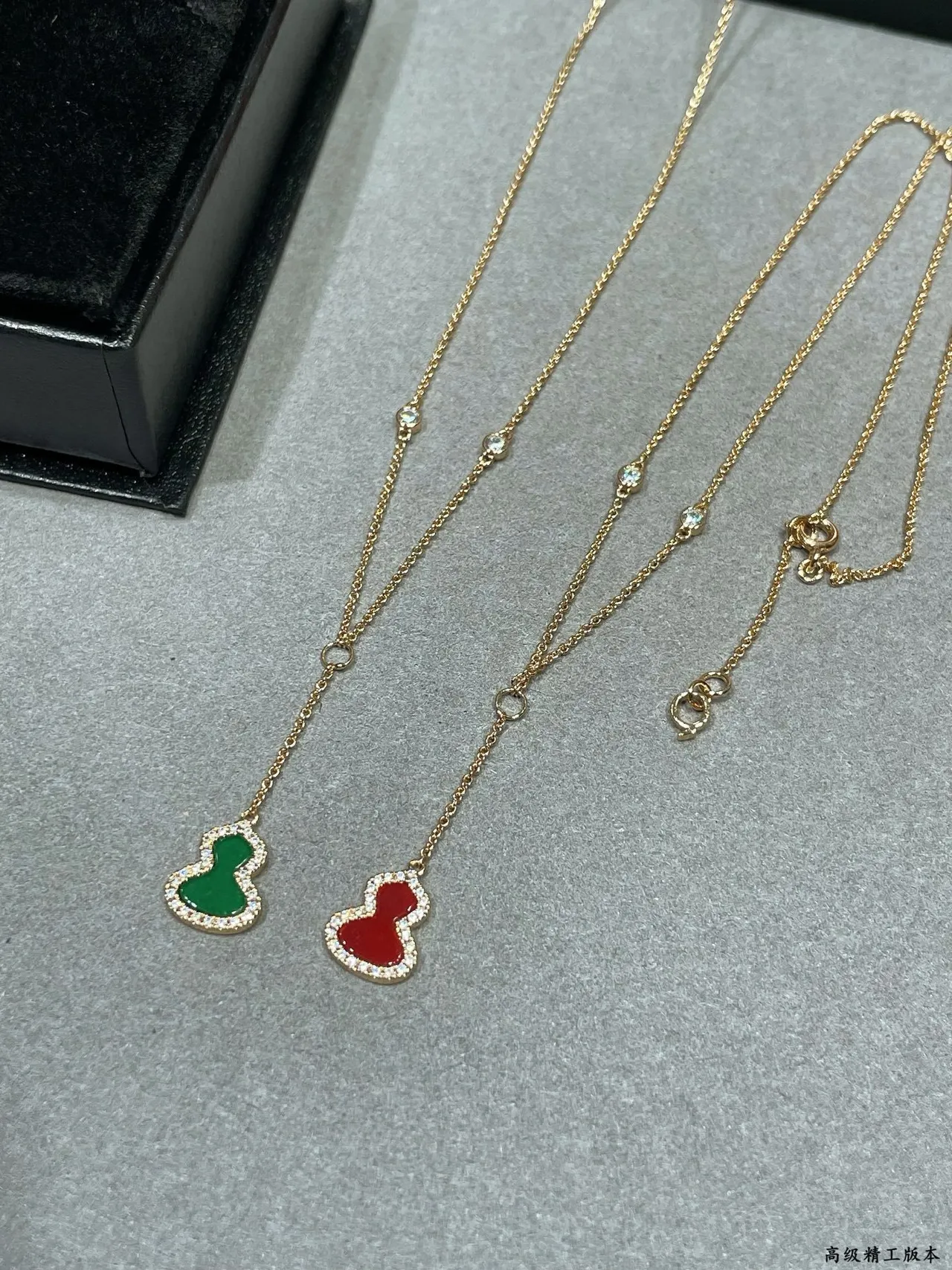 Qeelin Wulu Collier en émail et diamant avec pendentif 3