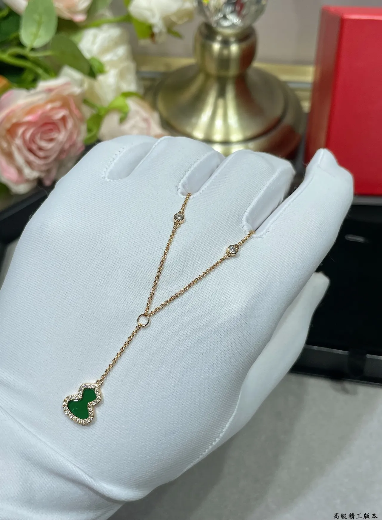 Qeelin Wulu Collier en émail et diamant avec pendentif 4