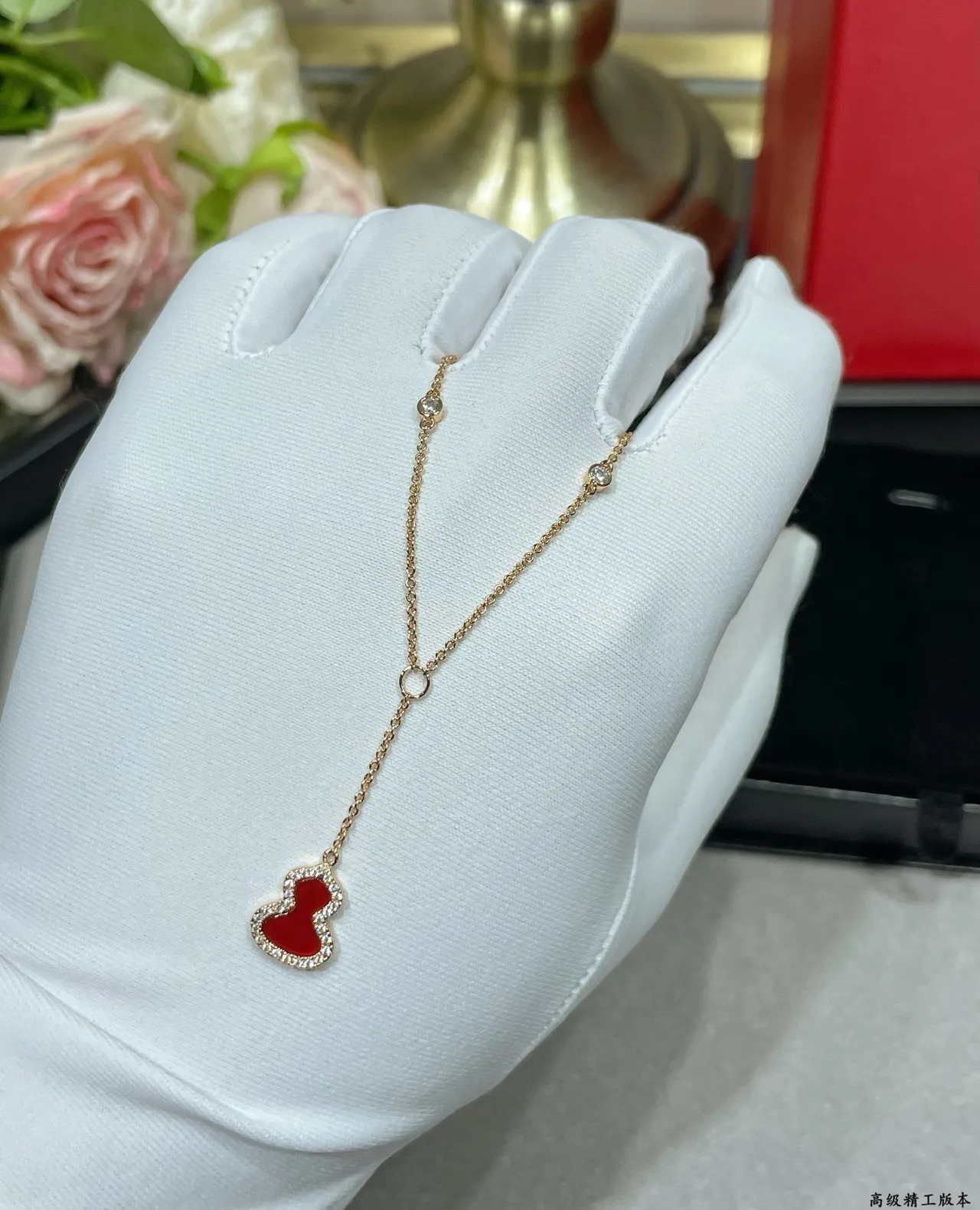 Qeelin Wulu Collier en émail et diamant avec pendentif 5