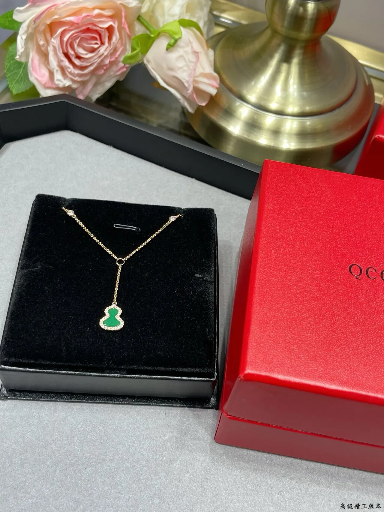 Qeelin Wulu Collier en émail et diamant avec pendentif 6