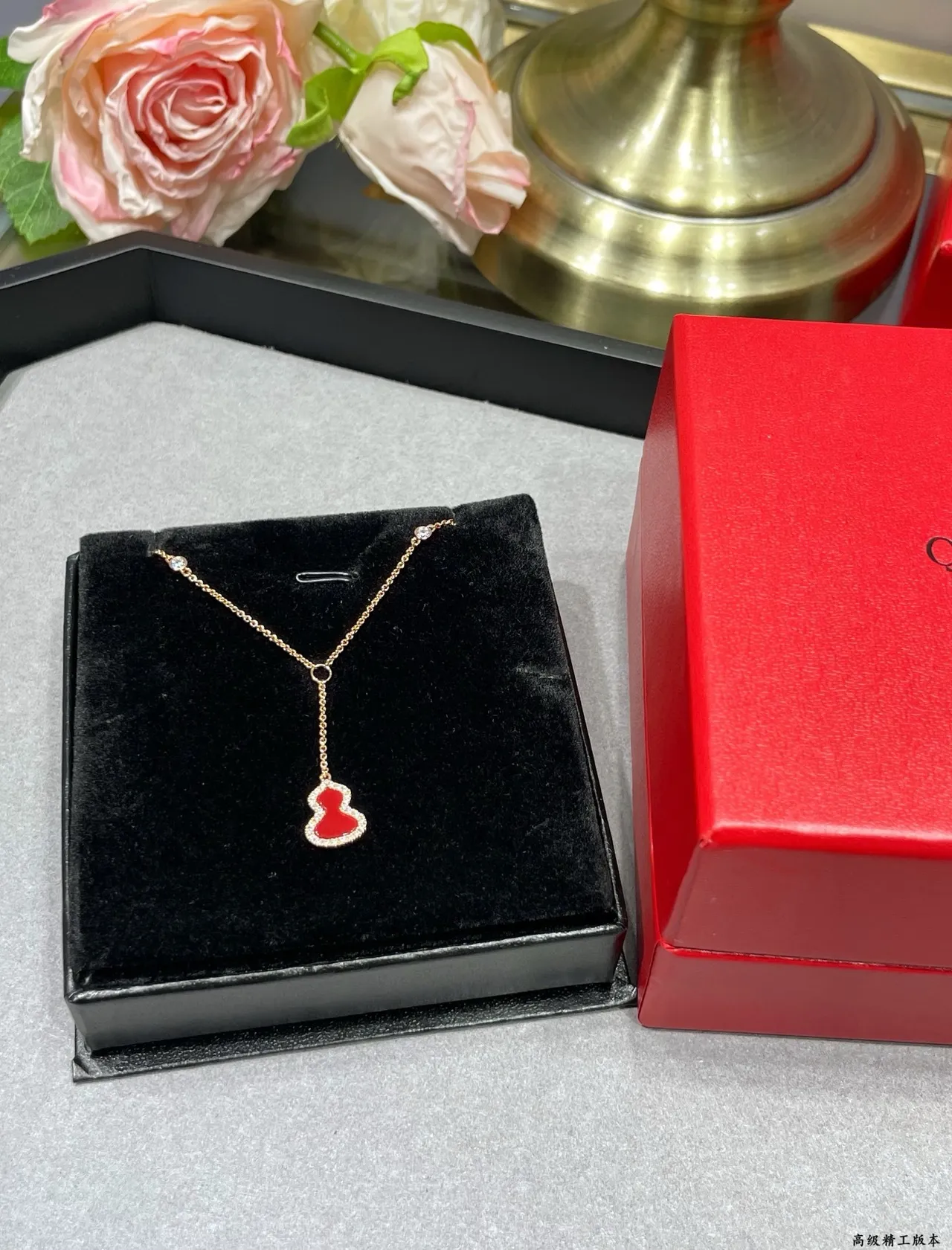 Qeelin Wulu Collier en émail et diamant avec pendentif 7