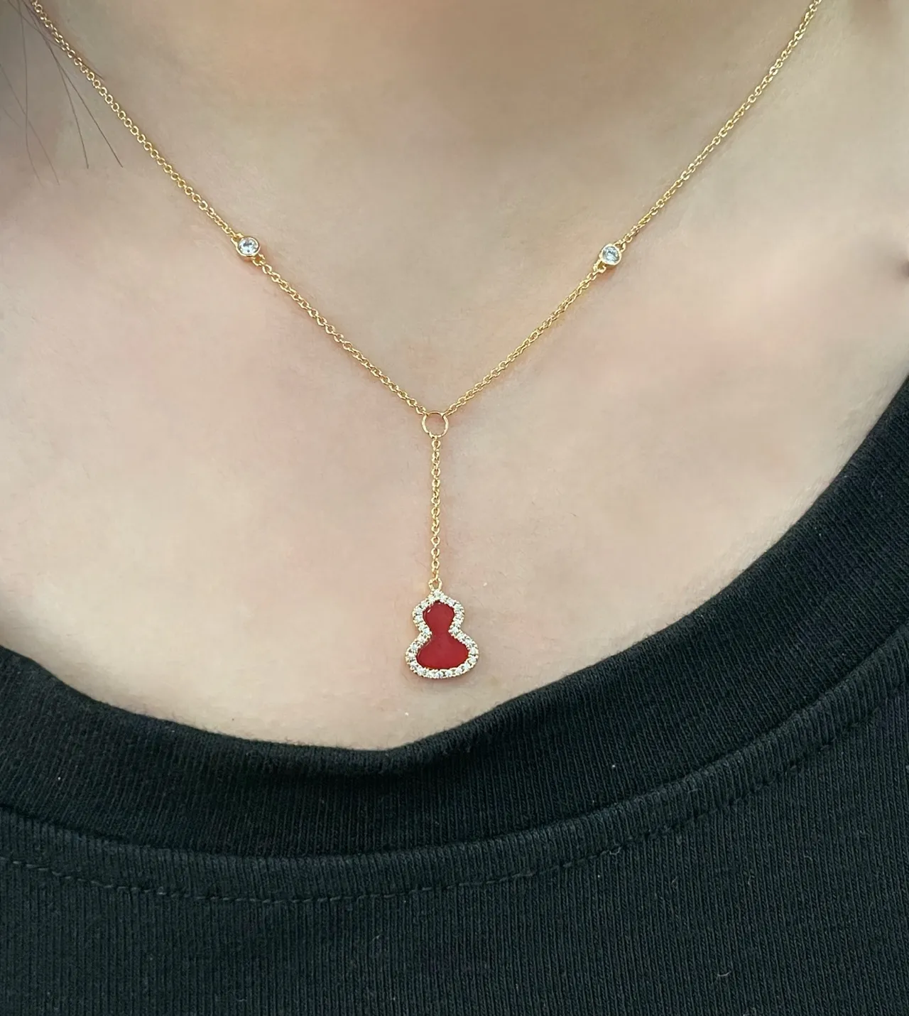 Qeelin Wulu Collier en émail et diamant avec pendentif 9