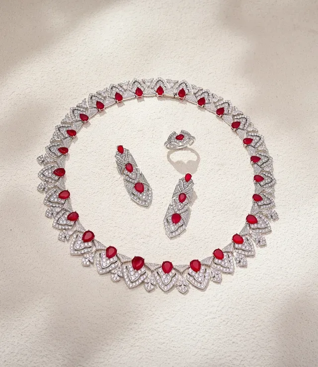 Red and White Gemstone Collar Necklace 2