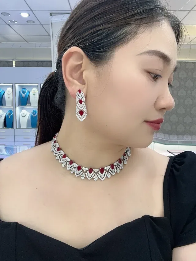 Red and White Gemstone Collar Necklace 7